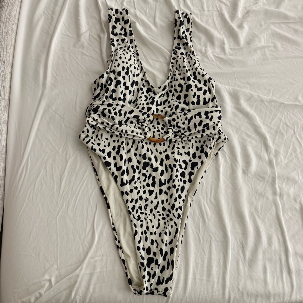 Toluca Cream and Black Leopard One Piece Swimsuit Size Large